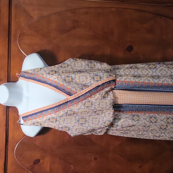 Ana sleeveless, boho, pull on, V neckline, free flowing w/lining - Picture 2 of 9